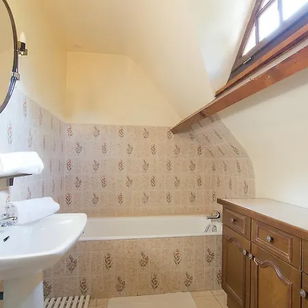 Tatil Evi Holiday Les Sourcins
